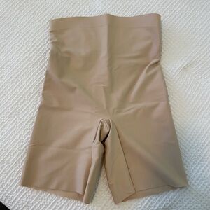 Plunge Back Shapewear